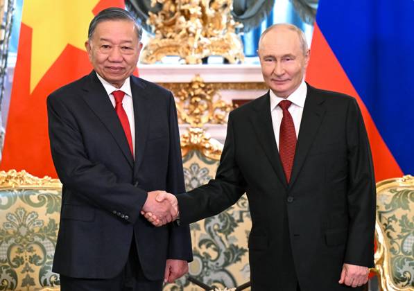 Russia Vietnam 9239417 09.09.2026 Vietnamese President To Lam and Russian President Vladimir Putin shake hands as they pose for photos before a narrow format meeting at the Kremlin in Moscow, Russia. Alexey Maishev Sputnik Moscow Russia  Copyright: xAlexeyxMaishevx