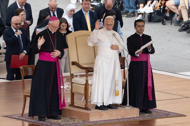 Pope Leo XIV At Weekly General Audience - Vatican City His Holiness Pope Leo XIV attends the weekly general audience at St Peter s Square in Vatican City, Vatican City on September 9, 2026. Photo by Andrea Bracaglia ABACAPRESS.COM Vatican Vatican City Vatican (or Holy See)  Copyright: xBracagliaxAndrea ABACAx