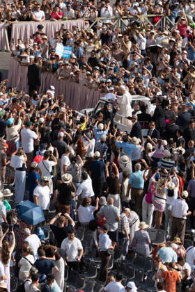 Pope Leo XIV At Weekly General Audience - Vatican City His Holiness Pope Leo XIV attends the weekly general audience at St Peter s Square in Vatican City, Vatican City on September 9, 2026. Photo by Andrea Bracaglia ABACAPRESS.COM Vatican Vatican City Vatican (or Holy See)  Copyright: xBracagliaxAndrea ABACAx