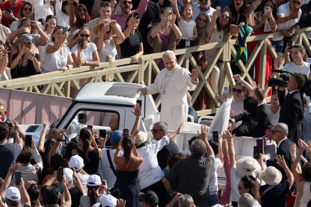 Pope Leo XIV At Weekly General Audience - Vatican City His Holiness Pope Leo XIV attends the weekly general audience at St Peter s Square in Vatican City, Vatican City on September 9, 2026. Photo by Andrea Bracaglia ABACAPRESS.COM Vatican Vatican City Vatican (or Holy See)  Copyright: xBracagliaxAndrea ABACAx