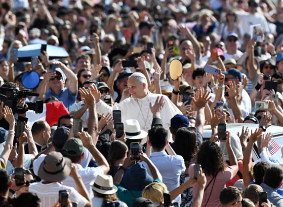 Pope Leo XIV leads The General Audience - Vatican Pope Leo XIV attends the weekly general audience in Saint Peter’s square, Vatican on September 9, 2026. Photo by Eric Vandeville ABACAPRESS.COM Rome Vatican (or Holy See)  Copyright: xVandevillexEric ABACAx