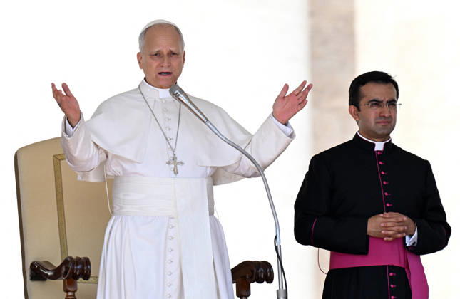 Pope Leo XIV leads The General Audience - Vatican Pope Leo XIV attends the weekly general audience in Saint Peter’s square, Vatican on September 9, 2026. RIGHT: Edgard Ivan Rimaycuna Inga, pope’s private secretary. Photo by Eric Vandeville ABACAPRESS.COM Rome Vatican (or Holy See)  Copyright: xVandevillexEric ABACAx