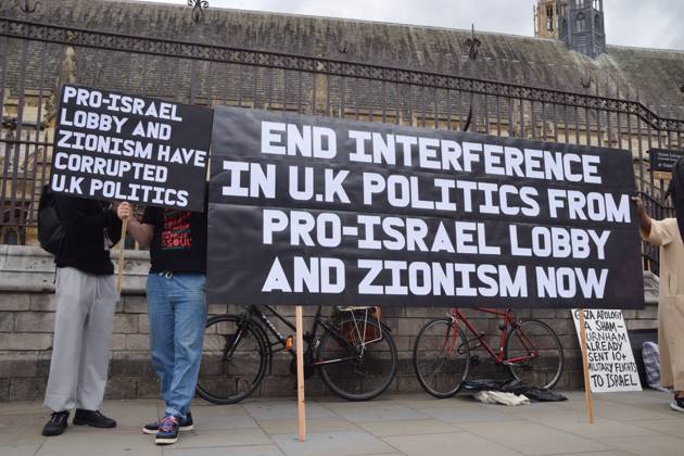 September 9, 2026, London, United Kingdom: Protesters hold a banner and a placard opposed to the interference in UK politics from the pro-Israel lobby and Zionism during the demonstration..Protesters gathered in Parliament Square in support of Palestine and against what the protesters call a pro-Israel and Zionist influence in UK politics. London United Kingdom  - ZUMAs197 20260909_aaa_s197_111 Copyright: xVukxValcicx