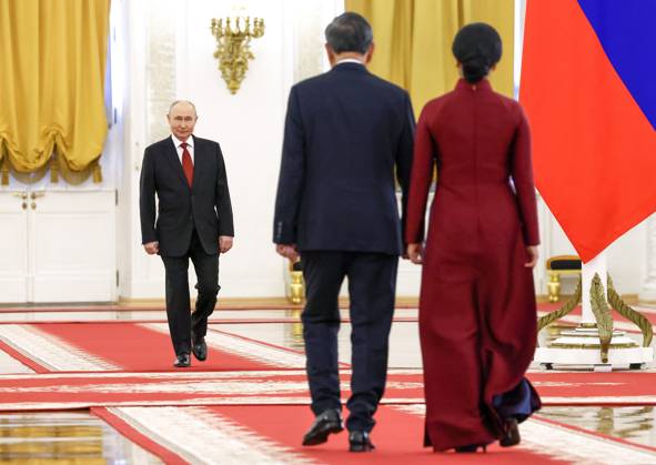 Russia Vietnam 9239513 09.09.2026 Russian President Vladimir Putin, Vietnamese President To Lam and his wife Ngo Phuong Ly attend an official welcome ceremony before a meeting at the Kremlin in Moscow, Russia. Geodakyan Artem Sputnik Moscow Russia  Copyright: xGeodakyanxArtemx