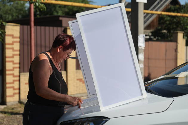 RUSSIA, DONETSK - SEPTEMBER 9, 2026: Citizens participate in early voting in the 2026 State Duma elections at Oktyabrsky. Dmitry Yagodkin TASS  97412825