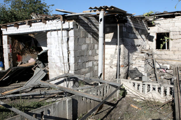 Aftermath of Russian drone attack in Dnipro A private house lies in ruins after a Russian drone attack in Dnipro, Ukraine, on September 9, 2026. On Wednesday night, September 9, Russian drones struck the eastern Ukrainian city. The attack caused fires at warehouses storing building materials and at a private house. Rescuers freed three people, including a 15-year-old boy, from the basement of the damaged home. A 51-year-old man and a 52-year-old woman were taken to hospital. Dnipro Ukraine  Copyright: xMykolaxMiakshykovx originalFilename: ukrinform-aftermat260909_np5h3.jpg