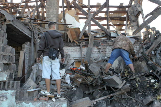 Aftermath of Russian drone attack in Dnipro People inspect a private house destroyed in a Russian drone attack in Dnipro, Ukraine, on September 9, 2026. On Wednesday night, September 9, Russian drones struck the eastern Ukrainian city. The attack caused fires at warehouses storing building materials and at a private house. Rescuers freed three people, including a 15-year-old boy, from the basement of the damaged home. A 51-year-old man and a 52-year-old woman were taken to hospital. Dnipro Ukraine  Copyright: xMykolaxMiakshykovx originalFilename: ukrinform-aftermat260909_np5Kj.jpg