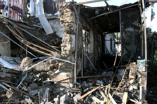 Aftermath of Russian drone attack in Dnipro A private house lies in ruins after a Russian drone attack in Dnipro, Ukraine, on September 9, 2026. On Wednesday night, September 9, Russian drones struck the eastern Ukrainian city. The attack caused fires at warehouses storing building materials and at a private house. Rescuers freed three people, including a 15-year-old boy, from the basement of the damaged home. A 51-year-old man and a 52-year-old woman were taken to hospital. Dnipro Ukraine  Copyright: xMykolaxMiakshykovx originalFilename: ukrinform-aftermat260909_npadu.jpg