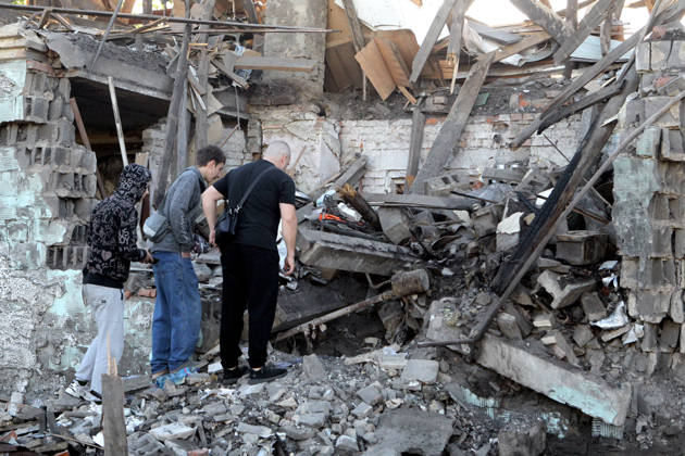 Aftermath of Russian drone attack in Dnipro People inspect a private house destroyed in a Russian drone attack in Dnipro, Ukraine, on September 9, 2026. On Wednesday night, September 9, Russian drones struck the eastern Ukrainian city. The attack caused fires at warehouses storing building materials and at a private house. Rescuers freed three people, including a 15-year-old boy, from the basement of the damaged home. A 51-year-old man and a 52-year-old woman were taken to hospital. Dnipro Ukraine  Copyright: xMykolaxMiakshykovx originalFilename: ukrinform-aftermat260909_npDRs.jpg