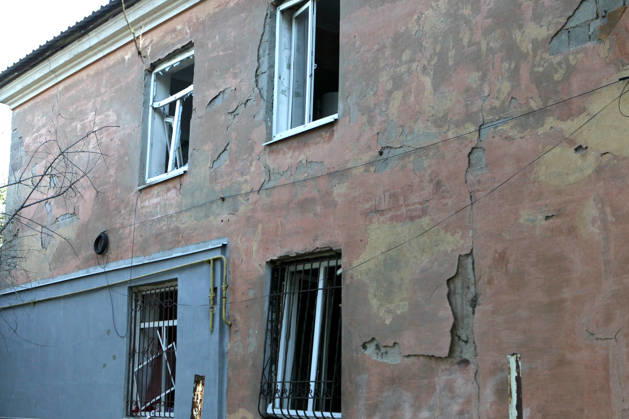 Aftermath of Russian drone attack in Dnipro Windows in an apartment block are shattered by a drone attack in Dnipro, Ukraine, on September 9, 2026. On Wednesday night, September 9, drones struck the eastern Ukrainian city. The attack caused fires at warehouses storing building materials and at a private house. Rescuers freed three people, including a 15-year-old boy, from the basement of the damaged home. A 51-year-old man and a 52-year-old woman were taken to hospital. Dnipro Ukraine  Copyright: xMykolaxMiakshykovx originalFilename: ukrinform-aftermat260909_npfmS.jpg