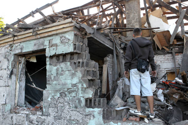 Aftermath of Russian drone attack in Dnipro A man examines a private house destroyed in a Russian drone attack in Dnipro, Ukraine, on September 9, 2026. On Wednesday night, September 9, Russian drones struck the eastern Ukrainian city. The attack caused fires at warehouses storing building materials and at a private house. Rescuers freed three people, including a 15-year-old boy, from the basement of the damaged home. A 51-year-old man and a 52-year-old woman were taken to hospital. Dnipro Ukraine  Copyright: xMykolaxMiakshykovx originalFilename: ukrinform-aftermat260909_npg7u.jpg