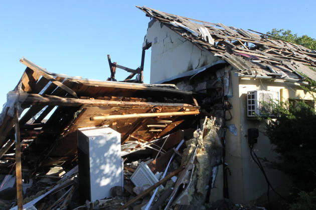 Aftermath of Russian drone attack in Dnipro A private house lies in ruins after a Russian drone attack in Dnipro, Ukraine, on September 9, 2026. On Wednesday night, September 9, Russian drones struck the eastern Ukrainian city. The attack caused fires at warehouses storing building materials and at a private house. Rescuers freed three people, including a 15-year-old boy, from the basement of the damaged home. A 51-year-old man and a 52-year-old woman were taken to hospital. Dnipro Ukraine  Copyright: xMykolaxMiakshykovx originalFilename: ukrinform-aftermat260909_npJDs.jpg