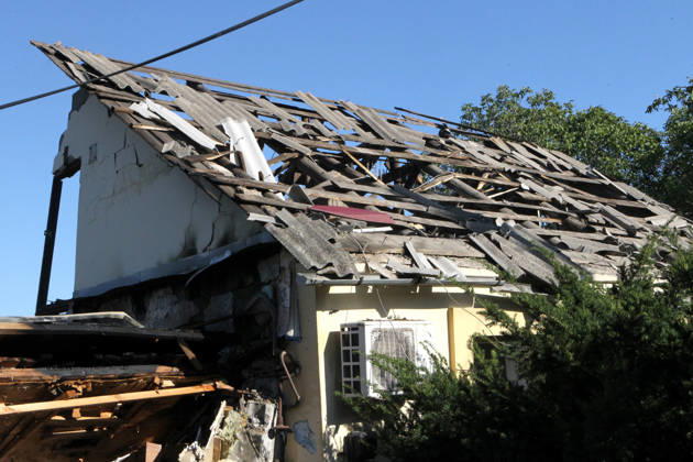 Aftermath of Russian drone attack in Dnipro A private house lies in ruins after a Russian drone attack in Dnipro, Ukraine, on September 9, 2026. On Wednesday night, September 9, Russian drones struck the eastern Ukrainian city. The attack caused fires at warehouses storing building materials and at a private house. Rescuers freed three people, including a 15-year-old boy, from the basement of the damaged home. A 51-year-old man and a 52-year-old woman were taken to hospital. Dnipro Ukraine  Copyright: xMykolaxMiakshykovx originalFilename: ukrinform-aftermat260909_npk57.jpg