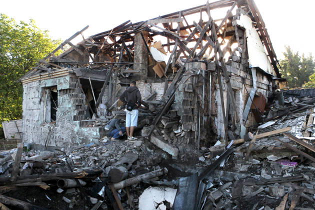 Aftermath of Russian drone attack in Dnipro People inspect a private house destroyed in a Russian drone attack in Dnipro, Ukraine, on September 9, 2026. On Wednesday night, September 9, Russian drones struck the eastern Ukrainian city. The attack caused fires at warehouses storing building materials and at a private house. Rescuers freed three people, including a 15-year-old boy, from the basement of the damaged home. A 51-year-old man and a 52-year-old woman were taken to hospital. Dnipro Ukraine  Copyright: xMykolaxMiakshykovx originalFilename: ukrinform-aftermat260909_npo9H.jpg