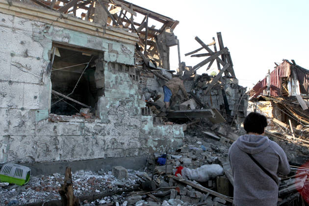 Aftermath of Russian drone attack in Dnipro People inspect a private house destroyed in a Russian drone attack in Dnipro, Ukraine, on September 9, 2026. On Wednesday night, September 9, Russian drones struck the eastern Ukrainian city. The attack caused fires at warehouses storing building materials and at a private house. Rescuers freed three people, including a 15-year-old boy, from the basement of the damaged home. A 51-year-old man and a 52-year-old woman were taken to hospital. Dnipro Ukraine  Copyright: xMykolaxMiakshykovx originalFilename: ukrinform-aftermat260909_npyzP.jpg