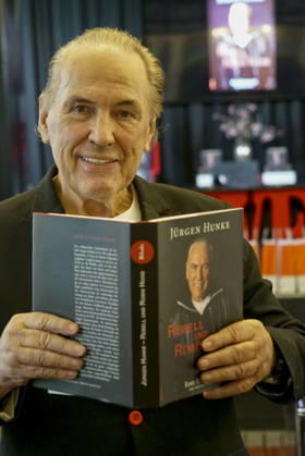 CNTV HUNKEBUCH: Jürgen Hunke, the Hamburg-based entrepreneur, is publishing a book about his life titled *Rebel and Robin Hood* through Mikado Medienhaus. The biography will be presented in Hamburg’s Rotherbaum neighborhood on September 9, 2026, in Hamburg, Germany.