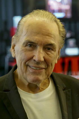 CNTV HUNKEBUCH: Jürgen Hunke, the Hamburg-based entrepreneur, is publishing a book about his life titled *Rebel and Robin Hood* through Mikado Medienhaus. The biography will be presented in Hamburg’s Rotherbaum neighborhood on September 9, 2026, in Hamburg, Germany.