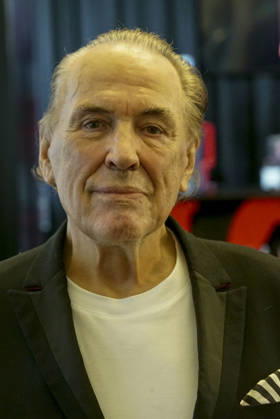 CNTV HUNKEBUCH: Jürgen Hunke, the Hamburg-based entrepreneur, is publishing a book about his life titled *Rebel and Robin Hood* through Mikado Medienhaus. The biography will be presented in Hamburg’s Rotherbaum neighborhood on September 9, 2026, in Hamburg, Germany.