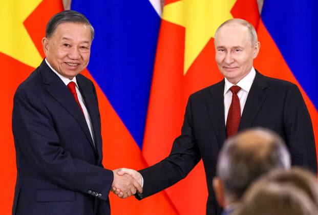 Russia Vietnam 9239595 09.09.2026 Vietnamese President To Lam and Russian President Vladimir Putin shake hands as they make statements to the press following their meeting at the Kremlin in Moscow, Russia. Geodakyan Artem Sputnik Moscow Russia  Copyright: xGeodakyanxArtemx
