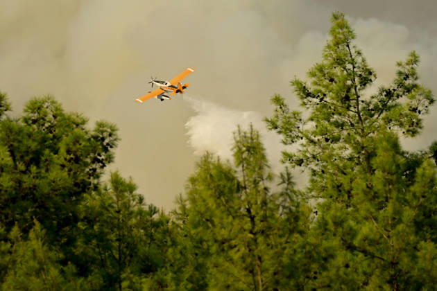 Firefighting efforts continue against wildfire in Turkiye s Antalya ANTALYA, TURKIYE - SEPTEMBER 09: A firefighting aircraft drops water over a wildfire that broke out in a forested area as firefighting efforts continue from the air and on the ground in Kizilli neighborhood of Kepez district, Antalya, Turkiye, on September 09, 2026. Orhan Cicek Anadolu Antalya Turkey. Editorial use only. Please get in touch for any other usage.  Copyright: x2026xAnadoluxOrhanxCicekx