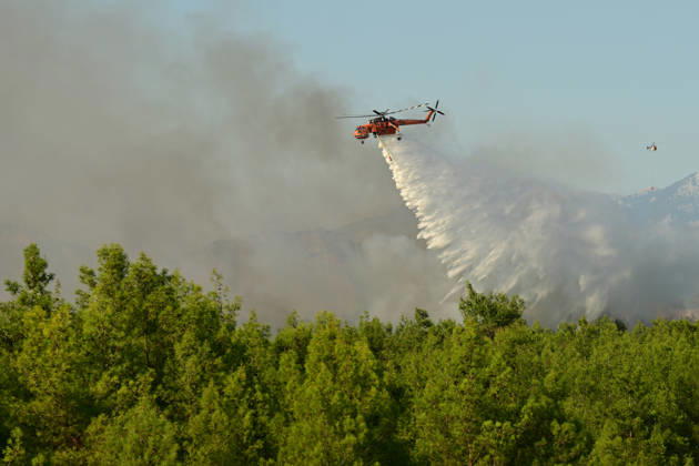 Firefighting efforts continue against wildfire in Turkiye s Antalya ANTALYA, TURKIYE - SEPTEMBER 09: A firefighting aircraft drops water over a wildfire that broke out in a forested area as firefighting efforts continue from the air and on the ground in Kizilli neighborhood of Kepez district, Antalya, Turkiye, on September 09, 2026. Orhan Cicek Anadolu Antalya Turkey. Editorial use only. Please get in touch for any other usage.  Copyright: x2026xAnadoluxOrhanxCicekx