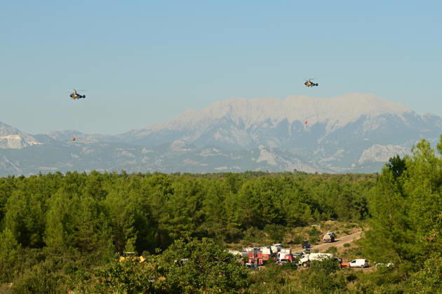 Firefighting efforts continue against wildfire in Turkiye s Antalya ANTALYA, TURKIYE - SEPTEMBER 09: Firefighting aircraft drop water over a wildfire that broke out in a forested area as firefighting efforts continue from the air and on the ground in Kizilli neighborhood of Kepez district, Antalya, Turkiye, on September 09, 2026. Orhan Cicek Anadolu Antalya Turkey. Editorial use only. Please get in touch for any other usage.  Copyright: x2026xAnadoluxOrhanxCicekx