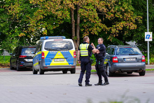 Ratzeburg: Police Operation Following a Homicide at a Lidl in Ratzeburg, September 9, 2026; Police at the Scene; Police Operation Following a Homicide at a Lidl in Ratzeburg, September 9, 2026 Copyright: xEibner-Pressefoto MarcelxvonxFehrnx EP_MFN