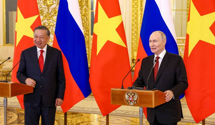 Russia Vietnam 9239642 09.09.2026 Vietnamese President To Lam and Russian President Vladimir Putin take part via videoconference in the opening of a laboratory for the study and prevention of infectious diseases at the Joint Russian-Vietnamese Tropical Research and Technology Centre in Hanoi during their meeting at the Kremlin in Moscow, Russia. Geodakyan Artem Sputnik Moscow Russia  Copyright: xGeodakyanxArtemx