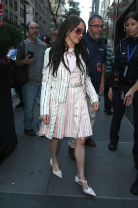 September 9, 2026: Maisie Williams arrives at the Today Show - ZUMAh16_ 20260909_zaf_h16_009 Copyright: xDanxHerrickx