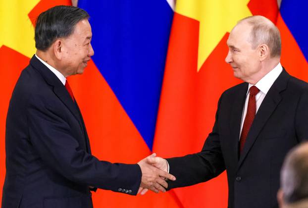 Russia Vietnam 9239793 09.09.2026 Vietnamese President To Lam and Russian President Vladimir Putin shake hands as they make statements to the press following their meeting at the Kremlin in Moscow, Russia. Geodakyan Artem Sputnik Moscow Russia  Copyright: xGeodakyanxArtemx
