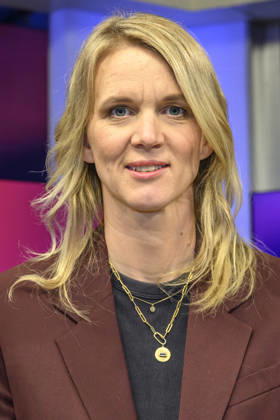In the photo, from left: Julie Kurz, ARD, Germany, Berlin, studio, guest on Maischberger, political talk show, TV, program, with host Sandra Maischberger, Das Erste, from Studio 20 in Adlershof, September 9, 2026, Copyright: HMBxMedia UwexKoch