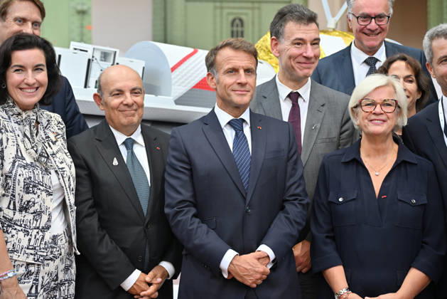 French President Emmanuel Macron, Eric Trappier, CEO of Dassault Aviation; Minister of Higher Education and Research Philippe Baptiste; and Minister of the Armed Forces Catherine Vautrin pose with government and industry representatives in front of a scale model of Dassault’s Vortex space vehicle project. E Macron, President of the French Republic, during the International Space Summit on September 10, 2026, at the Grand Palais in Paris, on September 9, 2026. Nearly 1,100 companies from the space sector will also be present at the Grand Palais, demonstrating the exceptional mobilization of the global space ecosystem around this event, organized by France and Germany. The Summit will address all issues related to the development and innovat Copyright: xChristianxLiewigx xBestimagexChristianxLiewigx xBestimagex