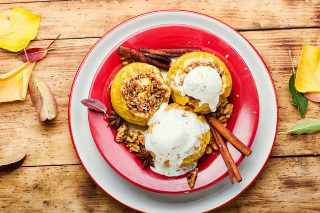 Baked apples stuffed with granola and nuts.Baking concept Copyright: xLMykolax Panthermedia80137006