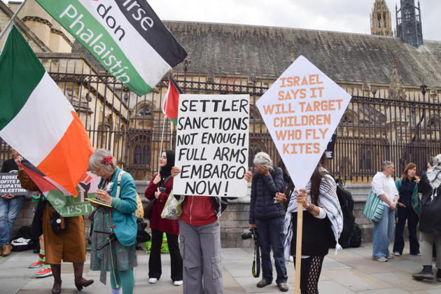September 9, 2026, London, England, United Kingdom: An activist holds a placard stating Settler sanctions not enough, full arms embargo now as protesters gather in Parliament Square in support of Palestine and against what the protesters call a pro-Israel and Zionist influence in UK politics. London United Kingdom  - ZUMAv130 20260909_zip_v130_102 Copyright: xVukxValcicx