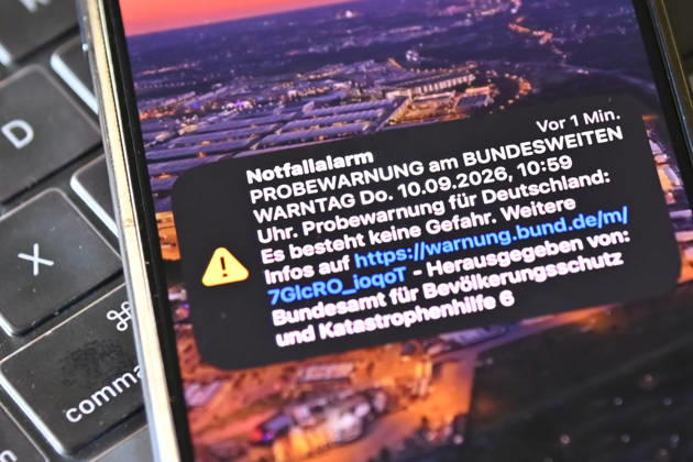 National Warning Day on September 10, 2026: Cell Broadcast Activation At exactly 11:00 a.m., a smartphone displays a cell broadcast emergency alert on the lock screen in observance of National Warning Day on September 10.