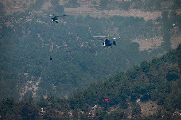 Efforts continue to contain forest fire in Adana ADANA, TURKIYE - SEPTEMBER 10: Aerial firefighting efforts continue as crews work to bring under control a wildfire that started in Kozan district and spread to some neighborhoods in the Imamoglu and Aladag districts of Adana, Turkiye on September 10, 2026. Eren Bozkurt Anadolu Adana Turkey. Editorial use only. Please get in touch for any other usage.  Copyright: x2026xAnadoluxErenxBozkurtx