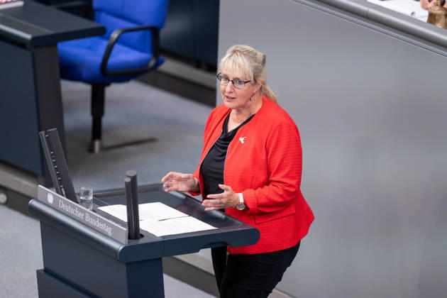 September 10, 2026, GER, Berlin, 93rd session of the German Bundestag in the plenary hall of the Reichstag building; Ina Latendorf of The Left stands at the lectern and speaks Copyright: xnordphotoxGmbHx xChristianxSchulzex