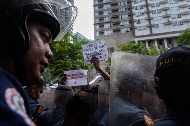 September 10, 2026, Taguig City, Philippines: TAGUIG Taguig City, METRO MANILA, PHILIPPINES Ã¢â‚¬ SEPTEMBER 10, 2026: Protesters demonstrate outside the Grand Hyatt Manila during an investorsÃ¢â‚¬â ¢ forum on the Luzon Economic Corridor and the U.S.-led Pax Silica Initiative, as Philippine President Ferdinand Marcos Jr. addressed the event. A scuffle broke out as authorities moved protesters away from the premises, and four people were arrested. Taguig City Philippines  - ZUMAq101 20260910_zna_q101_016 Copyright: xCharlesxEdmonxS.xPerezx