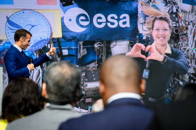 Emmanuel Macron, President of the French Republic, speaks with astronaut Sophie Adenot, who is in orbit aboard the International Space Station (ISS), during the International Space Summit at the Grand Palais in Paris, France, on September 10, 2026. Caught between the United States and China, Europe intends to defend its position at the first international summit in Paris—an event snubbed by the American giants and one in which the German chancellor, despite being a co-organizer, is not participating. Eric Tschaen Pool Bestimage International Space Summit at the Grand Palais in Paris on September 10, 2026 Caught between the United States and China, Europe intends to defend its position at the first international summit in Paris—an event snu  Copyright: xEricxTschaenx xPoolx xBestimagexEricxTschaenx xPoolx xBestimagex