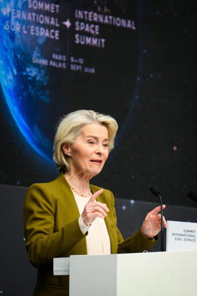 Ursula von der Leyen, President of the European Commission, at the International Space Summit at the Grand Palais in Paris, France, on September 10, 2026. Caught between the United States and China, Europe intends to defend its position at the first international summit in Paris—an event snubbed by the American giants and one that the German chancellor, despite being a co-organizer, is not attending Eric Tschaen Pool Bestimage International Space Summit at the Grand Palais in Paris on September 10, 2026 Caught between the United States and China, Europe intends to defend its position at the first international summit in Paris—an event snubbed by the American giants and attended without the German chancellor, one of the event’s co-hosts Par Copyright: xEricxTschaenx xPoolx xBestimagexEricxTschaenx xPoolx xBestimagex