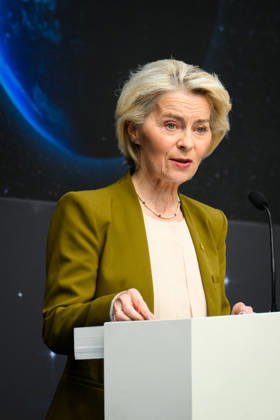 Ursula von der Leyen, President of the European Commission, at the International Space Summit at the Grand Palais in Paris, France, on September 10, 2026. Caught between the United States and China, Europe intends to defend its position at the first international summit in Paris—an event snubbed by the American giants and one that the German chancellor, despite being a co-organizer, is not attending Eric Tschaen Pool Bestimage International Space Summit at the Grand Palais in Paris on September 10, 2026 Caught between the United States and China, Europe intends to defend its position at the first international summit in Paris—an event snubbed by the American giants and attended without the German chancellor, one of the event’s co-hosts Par Copyright: xEricxTschaenx xPoolx xBestimagexEricxTschaenx xPoolx xBestimagex