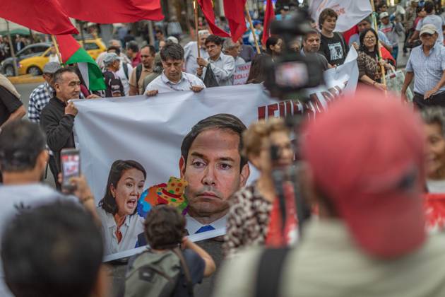 Protesters Rally Against Marco Rubio™s Visit to Peru LIMA, PERU SEPTEMBER 9, 2026: Protesters from left-wing civic and university collectives gather at Plaza San Martin in central Lima to demonstrate against the official visit of U.S. Secretary of State Marco Rubio to Peru. The demonstrators marched through the city centre into the evening during Rubio™s South American tour. Lima Peru Copyright: x xErickxDiazxVelizx xJNAxPressx
