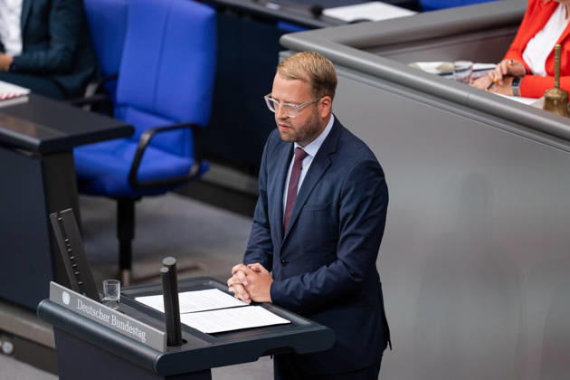 September 10, 2026, Germany, Berlin, 93rd session of the German Bundestag in the plenary hall of the Reichstag building. Benedikt Büdenbender (CDU CSU) stands at the lectern and speaks. Copyright: xnordphotoxGmbHx xChristianxSchulzex
