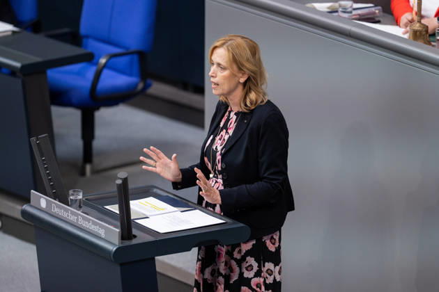 September 10, 2026, GER, Berlin, 93rd session of the German Bundestag in the plenary hall of the Reichstag building. Karin Prien, Federal Minister of Education, Family, Senior Citizens, Women, and Youth, stands at the lectern and speaks. Copyright: xnordphotoxGmbHx xChristianxSchulzex