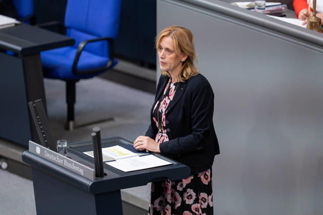 September 10, 2026, GER, Berlin, 93rd session of the German Bundestag in the plenary hall of the Reichstag building. Karin Prien, Federal Minister of Education, Family, Senior Citizens, Women, and Youth, stands at the lectern and speaks. Copyright: xnordphotoxGmbHx xChristianxSchulzex