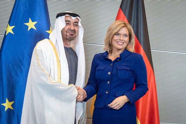 Bundestag President Julia Klöckner welcomes the President of the United Arab Emirates, Sheikh Mohammed bin Zayed Al Nahyan, Signing the guest book of the German Bundestag. President of the Bundestag Julia Klöckner welcomes the President of the United Arab Emirates, Sheikh Mohammed bin Zayed Al Nahyan, Berlin, Germany, Reichstag Building, O