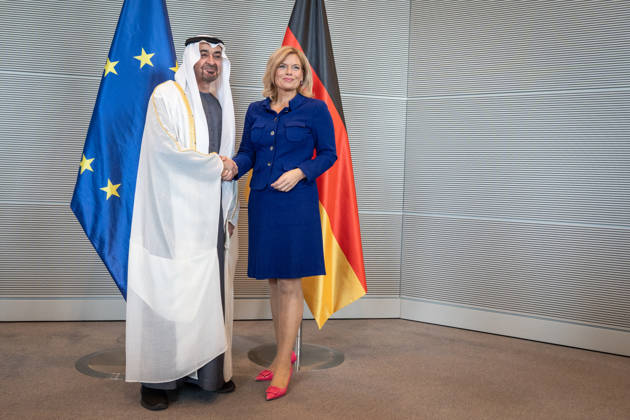 Bundestag President Julia Klöckner welcomes the President of the United Arab Emirates, Sheikh Mohammed bin Zayed Al Nahyan, Signing the guest book of the German Bundestag. President of the Bundestag Julia Klöckner welcomes the President of the United Arab Emirates, Sheikh Mohammed bin Zayed Al Nahyan, Berlin, Germany, Reichstag Building, O