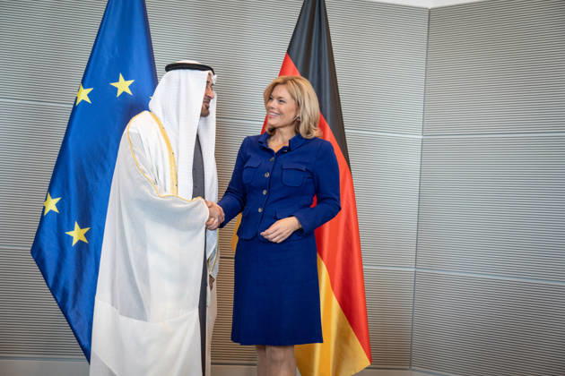 Bundestag President Julia Klöckner welcomes the President of the United Arab Emirates, Sheikh Mohammed bin Zayed Al Nahyan, Signing the guest book of the German Bundestag. Bundestag President Julia Klöckner welcomes the President of the United Arab Emirates, Sheikh Mohammed bin Zayed Al Nahyan, Berlin, Germany, Reichstag Building, Office o