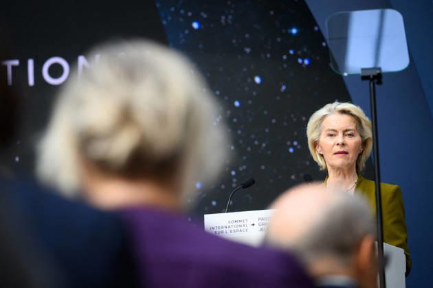SIE International Space Summit - Paris Ursula von der Leyen, President of the European Commission, delivers a speech during the International Space Summit at Grand Palais in Paris, France on September 10, 2026. Photo by Eric Tschaen Pool ABACAPRESS.COM Paris IDF France  Copyright: xTschaenxEric Pool ABACAx