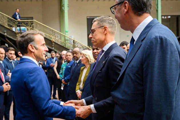 SIE International Space Summit - Paris French President Emmanuel Macron, greets Alexander Stubb, President of Finland, during the International Space Summit at Grand Palais in Paris, France on April 14, 2026. Photo by Eric Tschaen Pool ABACAPRESS.COM Paris IDF France  Copyright: xTschaenxEric Pool ABACAx